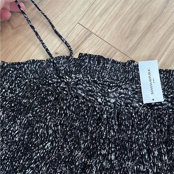 BANANA REPUBLIC PLEATED CAMISOLE  - Picture 7 of 10